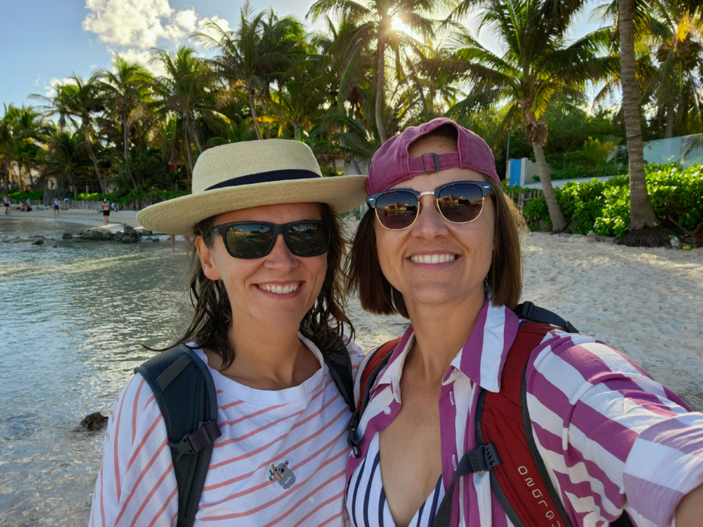 Lion and Bee in Cancun